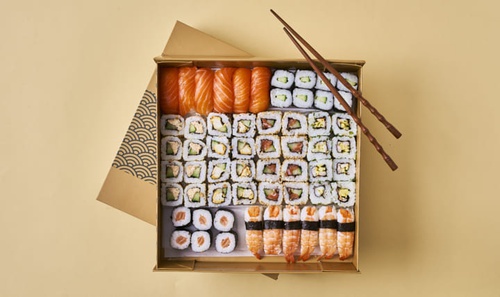 KM3 - Plateau Sushi Prestige 58 pièces assorties (10 personnes) KM3 - Plateau Sushi Prestige 58 pièces assorties (10 personnes)